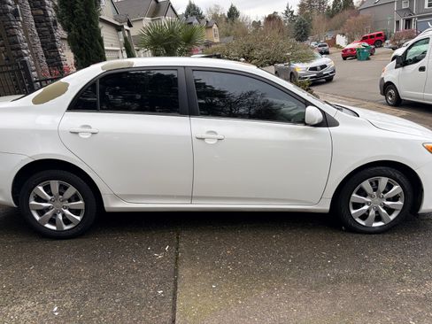 Used 2013 Toyota Corolla LE image 4