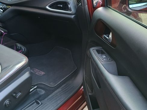 Used 2019 Chrysler Pacifica Limited w/ Advanced Safetytec Group image 9