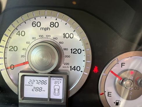 Used 2011 Honda Pilot EX-L image 12