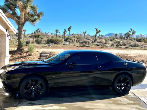 Used 2017 Dodge Challenger R/T image 12