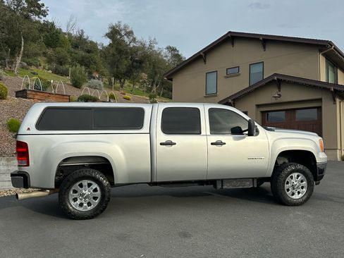 Used 2012 GMC Sierra 2500 SLE w/ SLE Preferred Package image 4