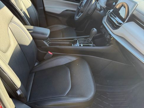 Used 2025 Jeep Compass Limited w/ Sun & Sound Group image 12