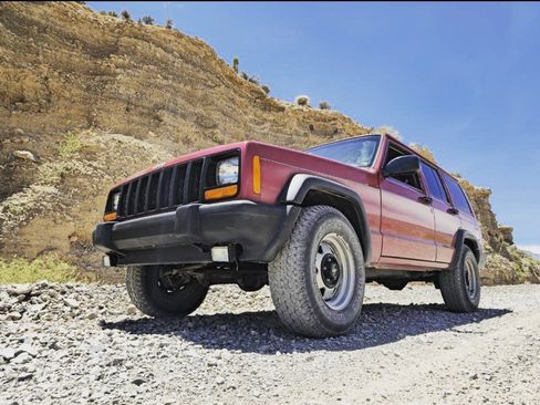 Used 1998 Jeep Cherokee SE image 1