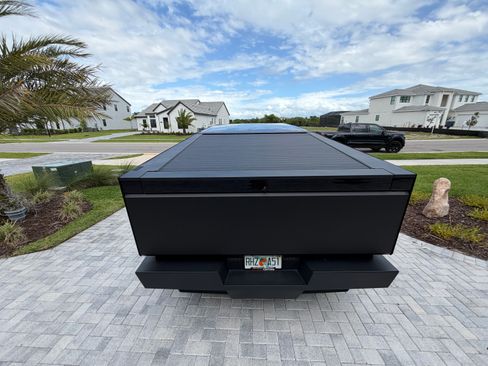 Used 2024 Tesla Cybertruck AWD Crew Cab image 12