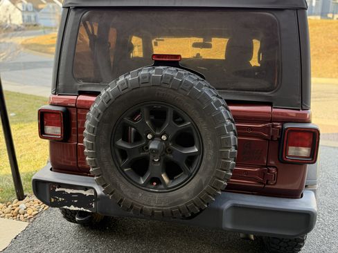 Used 2021 Jeep Wrangler Sport image 6