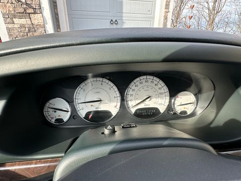 Used 2004 Chrysler Sebring Limited image 9