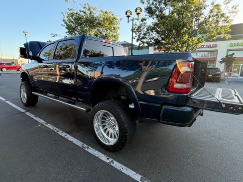 Used 2019 RAM 1500 Laramie w/ Sport Appearance Package AWD/4WD image 6