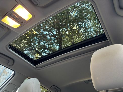 Used 2012 Toyota RAV4 FWD image 17