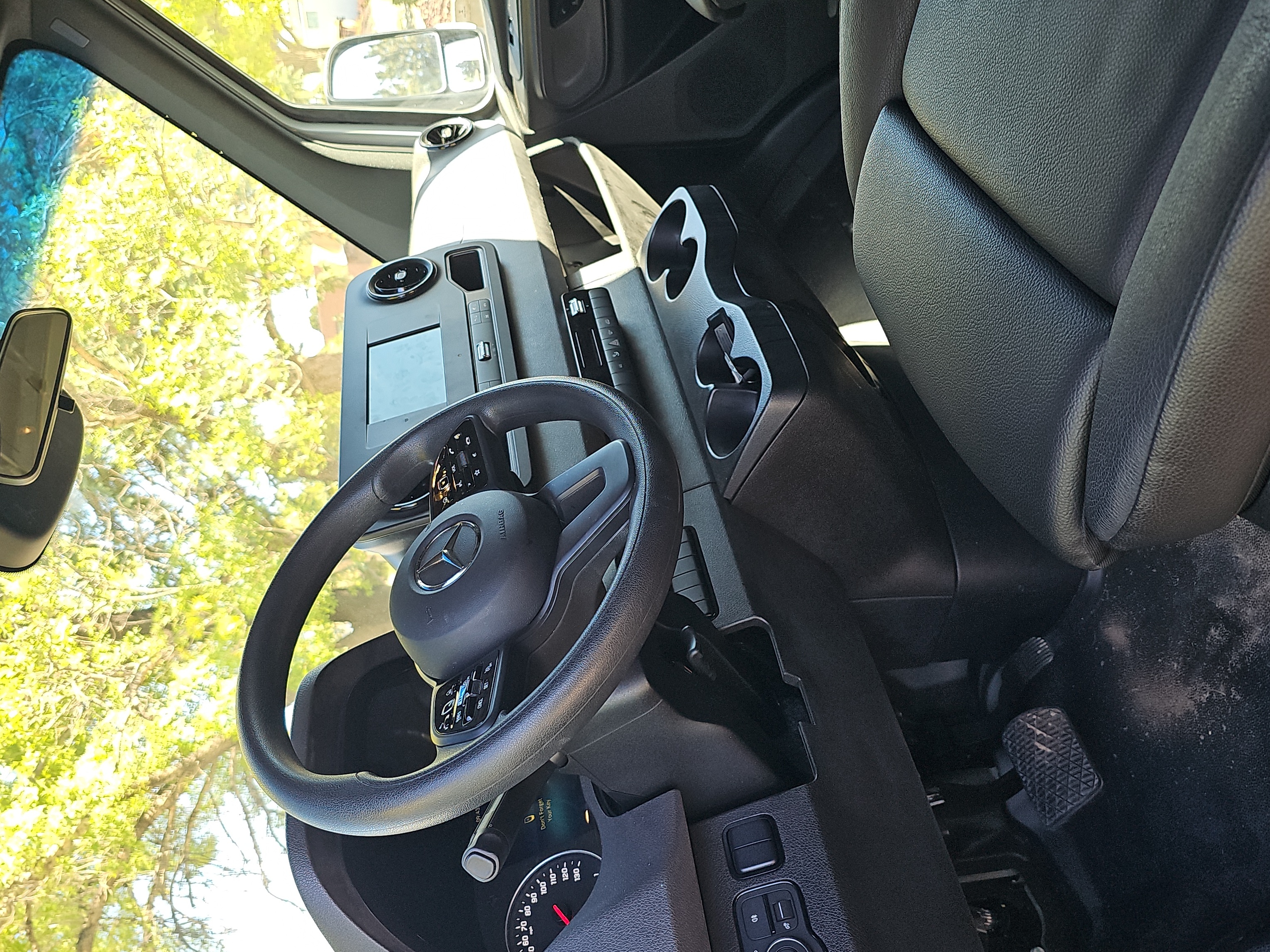 Used 2023 Mercedes-Benz Sprinter 2500 image 2