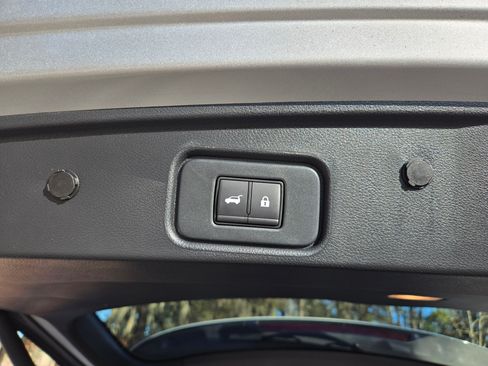 Used 2025 Nissan Pathfinder SL image 12