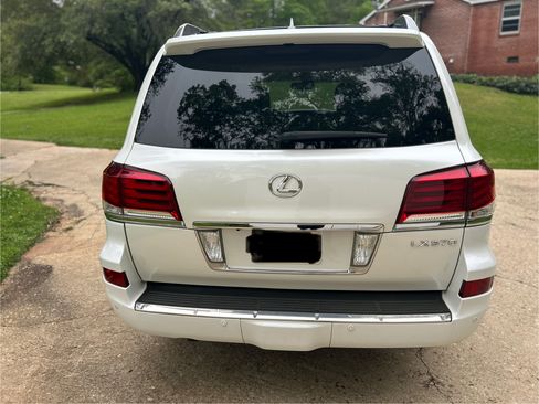 Used 2015 Lexus LX 570 4WD image 9