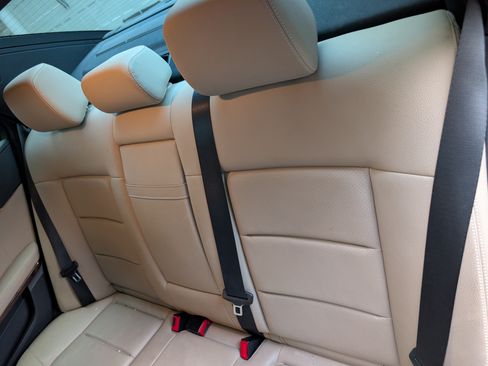 Used 2010 Mercedes-Benz E 350 4MATIC Sedan image 6