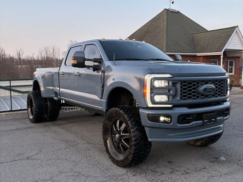 Used 2023 Ford F350 Lariat w/ Lariat Ultimate Package image 1