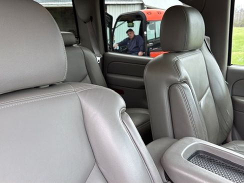 Used 2005 GMC Sierra 3500 SLT w/ Heavy-Duty Power Package image 5