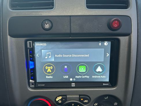 Used 2004 Chevrolet Colorado 2WD Extended Cab w/ Comfort Convenience Package image 9