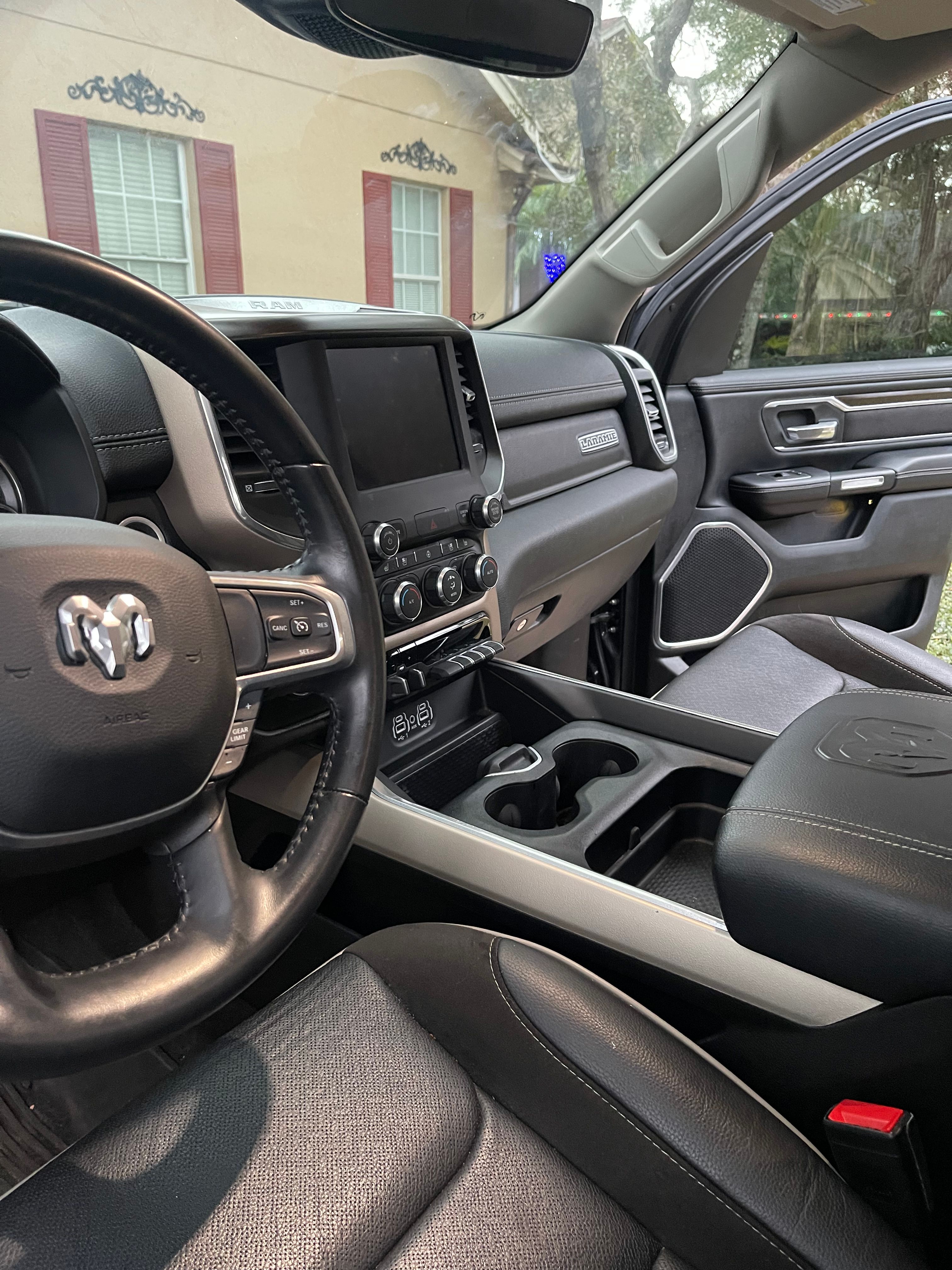 Used 2022 RAM 1500 Laramie AWD/4WD image 11
