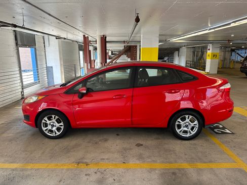 Used 2015 Ford Fiesta SE image 4