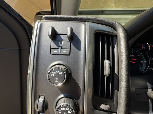 Used 2018 Chevrolet Silverado 1500 LT w/ All Star Edition image 19