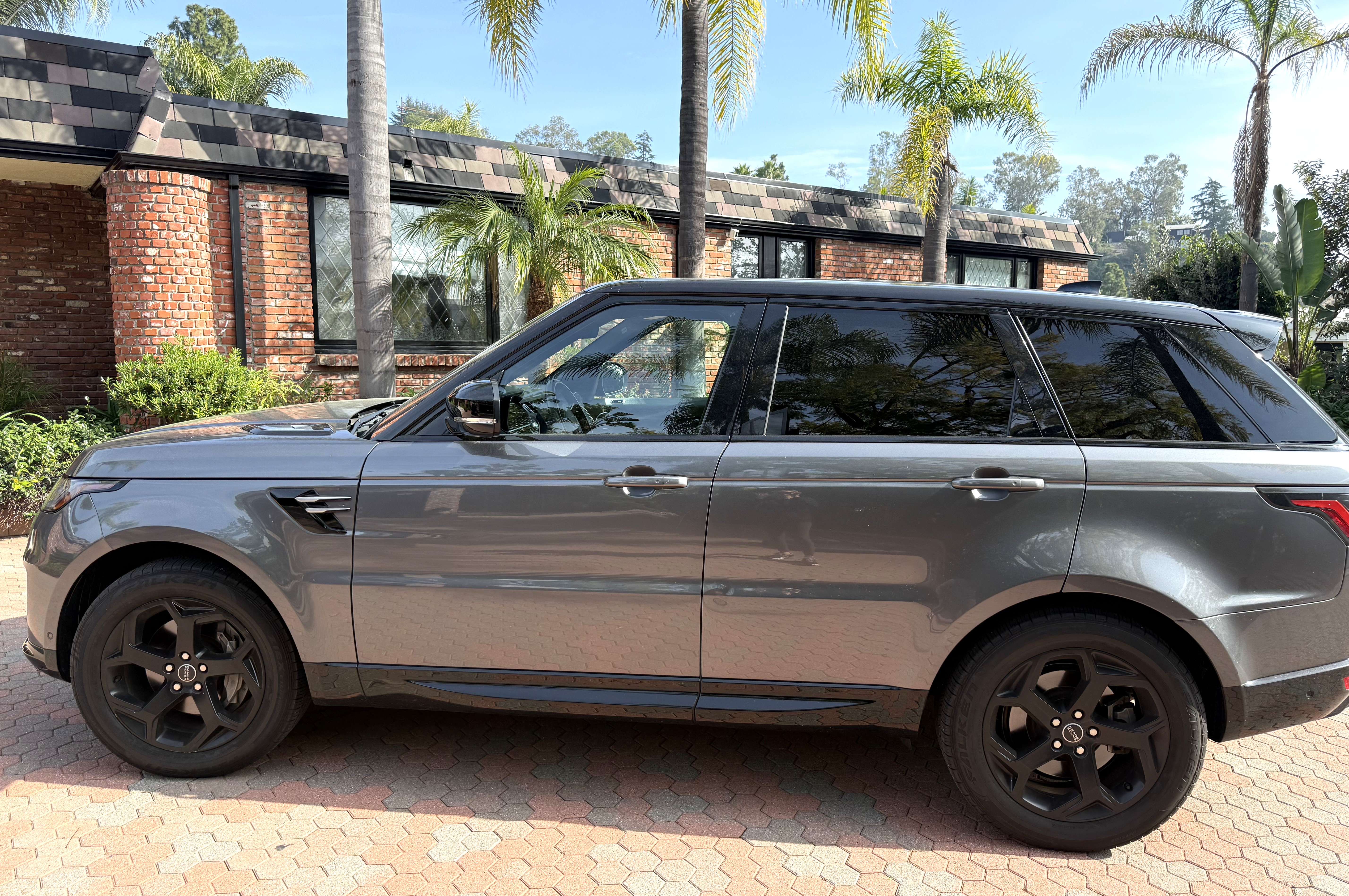 Used 2019 Land Rover Range Rover Sport HSE AWD/4WD image 4