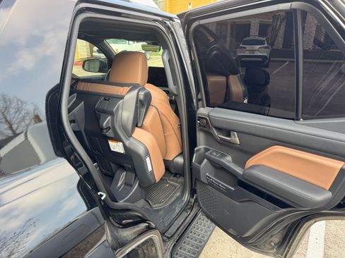 Used 2025 Toyota 4Runner Limited image 9