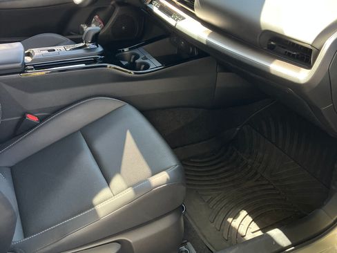 Used 2023 Toyota Prius Limited image 14