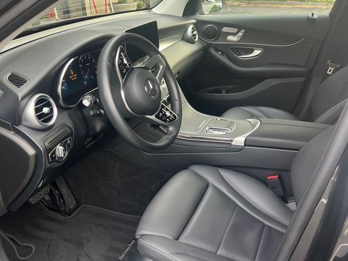 Used 2022 Mercedes-Benz GLC 300 4MATIC image 2