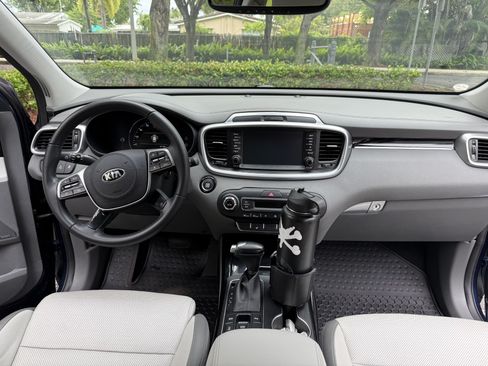 Used 2019 Kia Sorento SX image 18