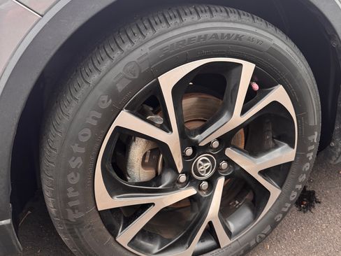 Used 2019 Toyota C-HR XLE image 9