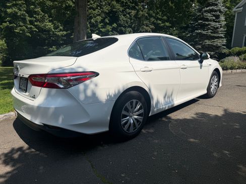 Used 2020 Toyota Camry LE FWD image 5