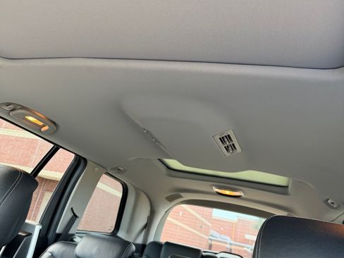 Used 2010 Mercedes-Benz GL 550 4MATIC image 25