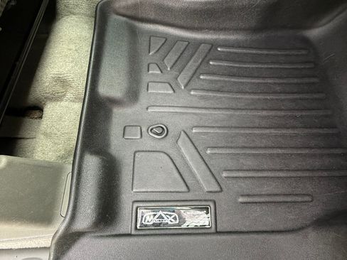 Used 2016 Nissan Frontier SV AWD/4WD image 9