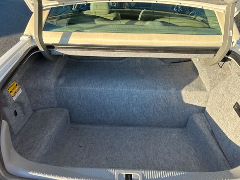 Used 2003 Lincoln Town Car Signature image 17