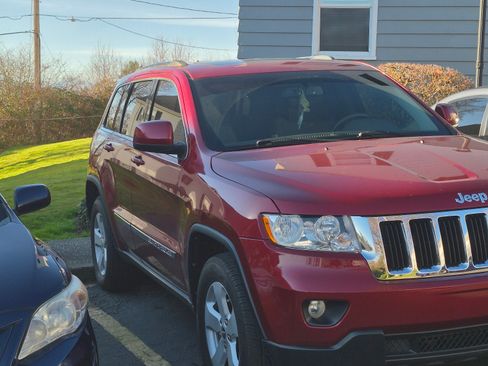 Used 2013 Jeep Grand Cherokee Laredo image 2