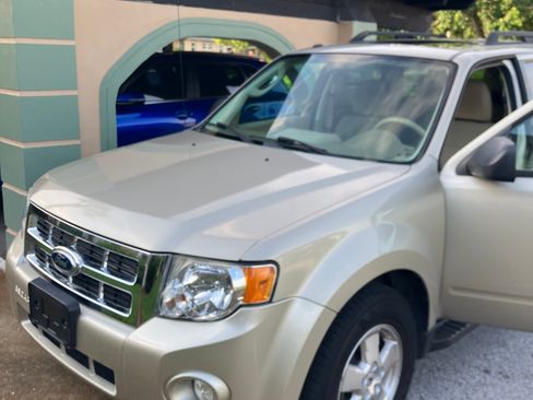 Used 2011 Ford Escape XLT w/ 201A Rapid Spec Order Code image 1