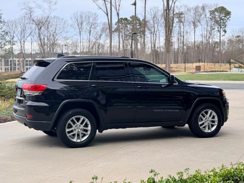 Used 2017 Jeep Grand Cherokee Laredo w/ Quick Order Package 23E image 4