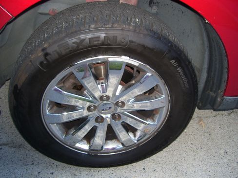 Used 2010 Ford Edge SEL image 17