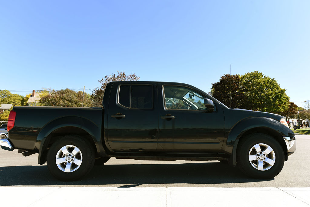 Used 2011 Nissan Frontier SV w/ SV Premium Utility Pkg AWD/4WD image 10