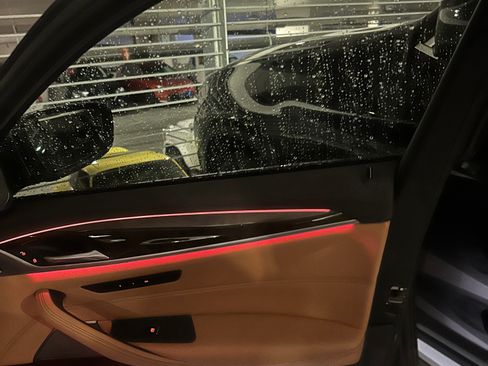 Used 2020 BMW M550i xDrive M550i xDrive Sedan 4D w/ Premium Package image 24