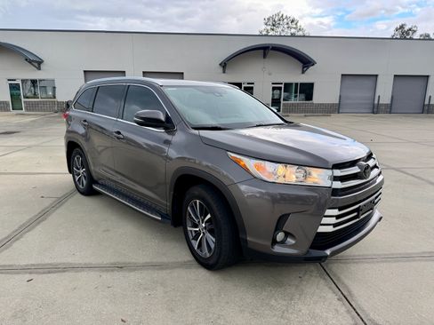 Used 2018 Toyota Highlander XLE image 4