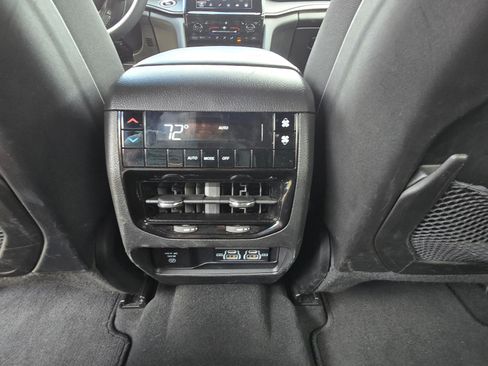 Used 2024 Jeep Grand Cherokee L Laredo image 14