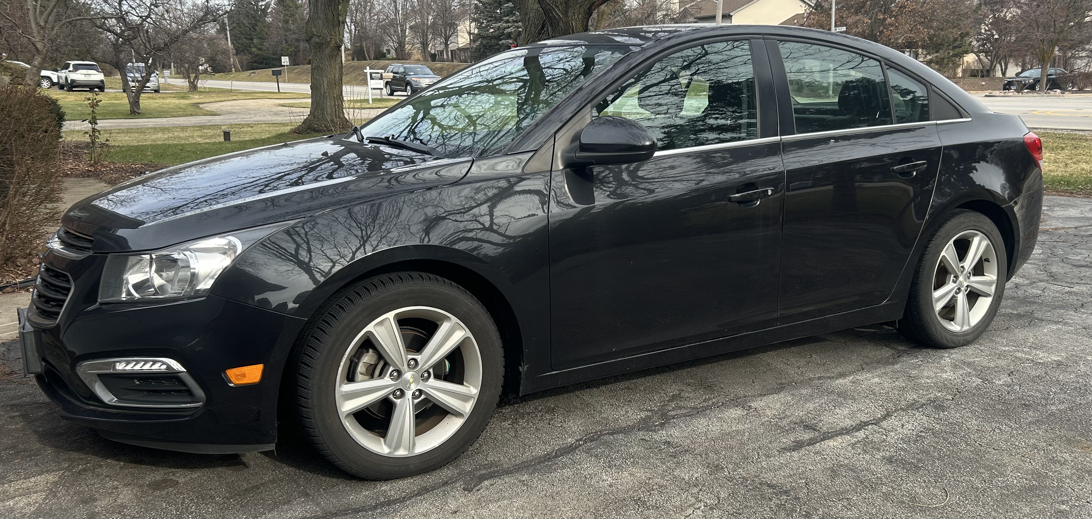 Used 2015 Chevrolet Cruze LT FWD image 2