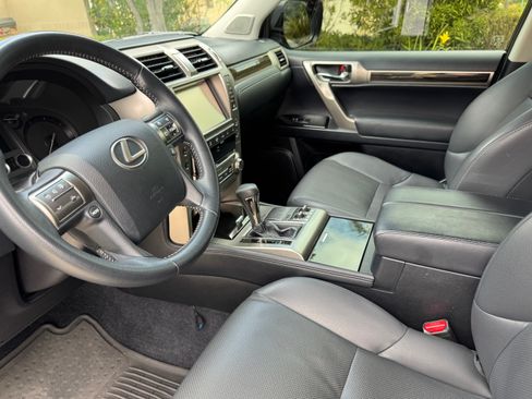 Used 2015 Lexus GX 460 image 10