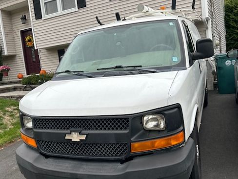 Used 2011 Chevrolet Express 2500 image 4