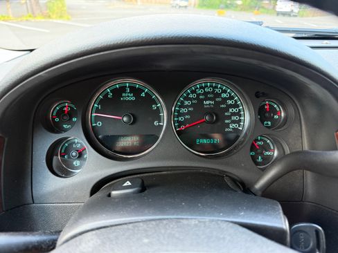 Used 2007 GMC Yukon XL SLT w/ SLT Preferred Equipment Group AWD/4WD image 6