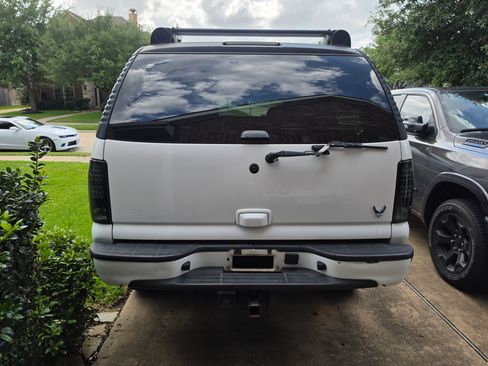 Used 2006 Chevrolet Suburban LTZ w/ Preferred Equipment Group AWD/4WD image 5