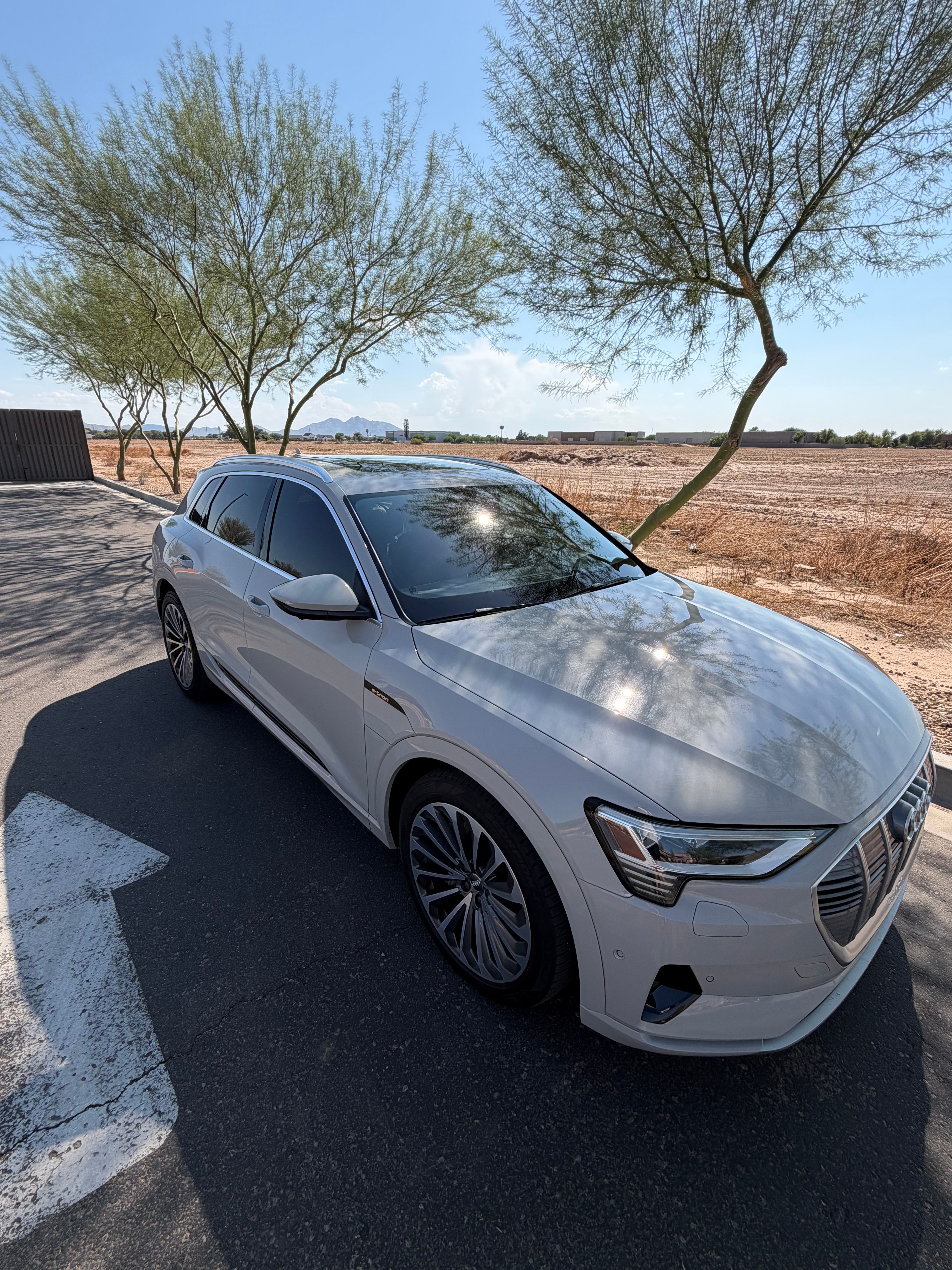Used 2019 Audi e-tron Prestige w/ Prestige Package AWD/4WD image 5
