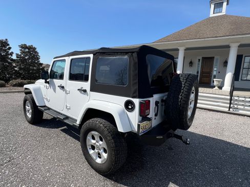 Used 2013 Jeep Wrangler Unlimited Sahara w/ Connectivity Group image 4