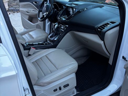 Used 2016 Ford Escape Titanium image 5