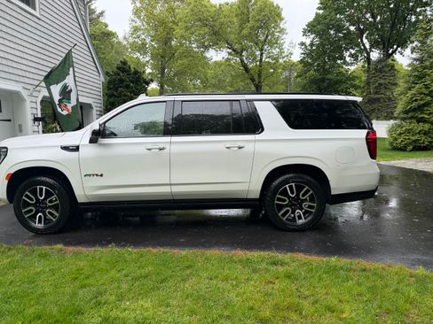 Used 2022 GMC Yukon XL AT4 AWD/4WD image 5