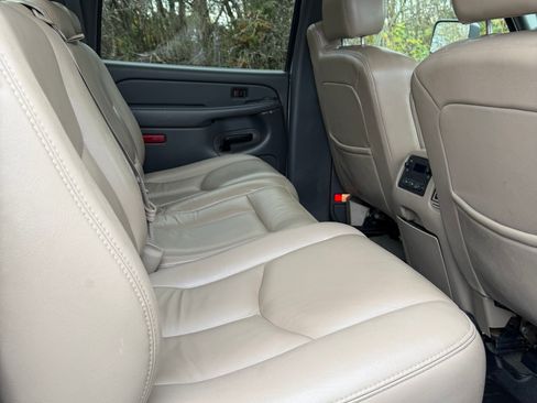 Used 2006 Chevrolet Silverado 3500 LT w/ Heavy-Duty Power Package image 17